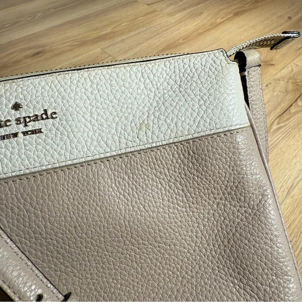 Kate Spade Leila Triple Gusset‎ 2 Toned Pebbled Warm Beige & White Crossbody